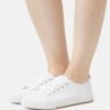 ESPRIT Sneakers Laag - Off White